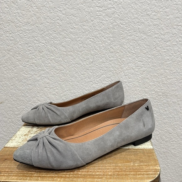 Vionic Gramercy Grey Suede Flats Size 9.5 - Picture 4 of 7